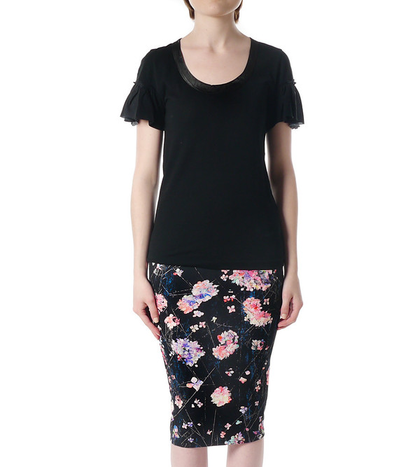 Sacai Luck Black T-Shirt with Ruffle Sleeves Sacai Luck Black T-Shirt with Ruffle Sleeves