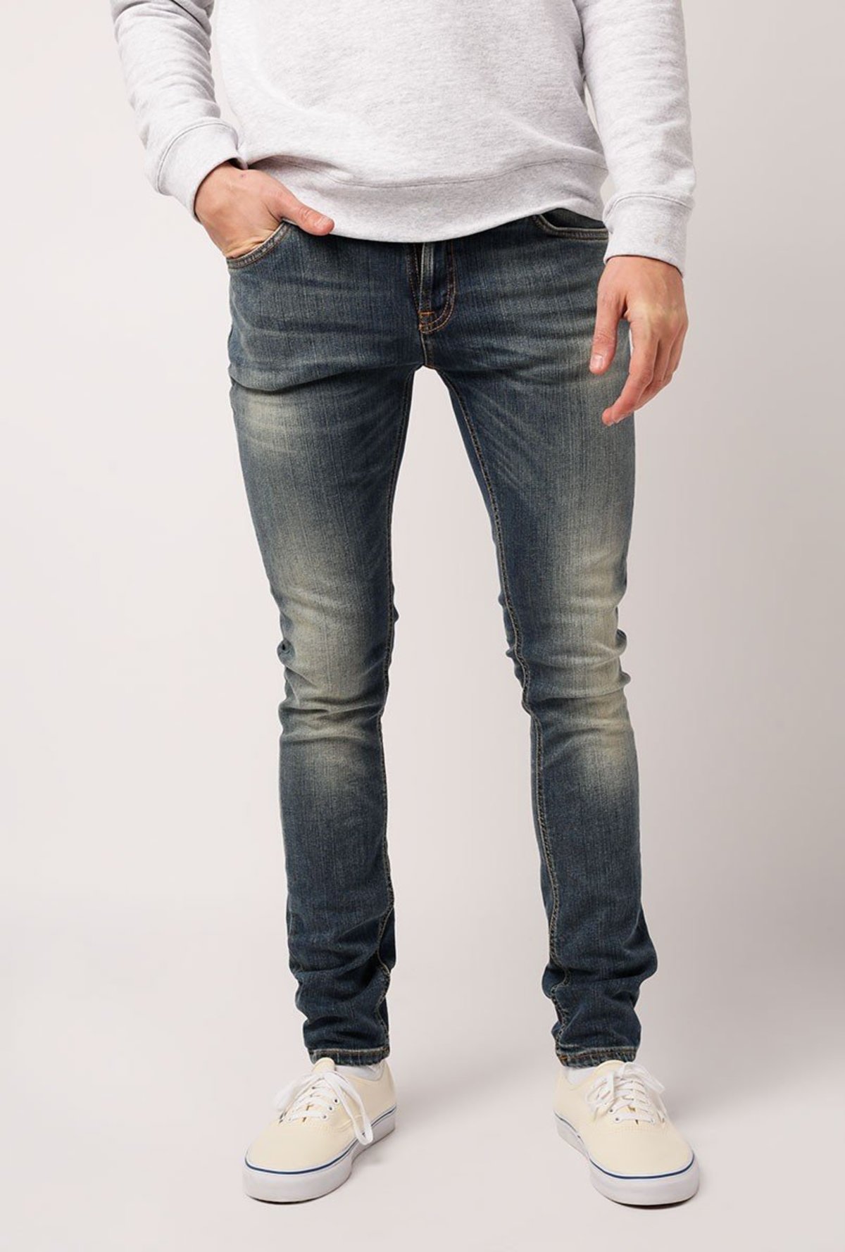 NUDIE 32\