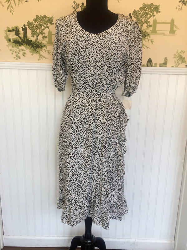 Guy Laroche Vintage Silk 80's Dress black and white pattern size small- medium Guy Laroche Vintage Silk 80's Dress black and white pattern size small- medium