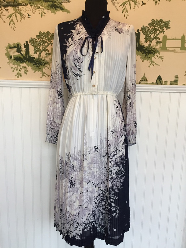 Japanese intricate floral 70's dress with tie front and pleating in size small dark navy and white Japanese intricate floral 70's dress with tie front and pleating in size small dark navy and white