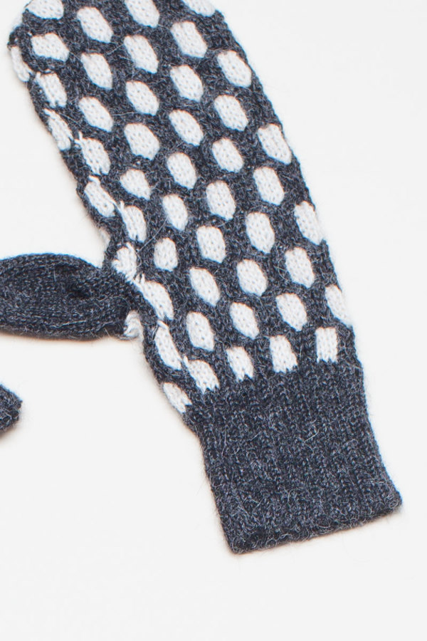 EXCLUSIVE: Study NY Honeycomb Mitten EXCLUSIVE: Study NY Honeycomb Mitten
