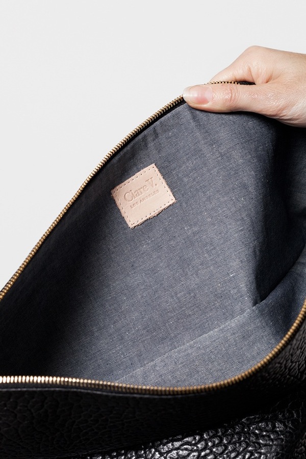 Clare V. Oversized Clutch - black pebble Clare V. Oversized Clutch - black pebble