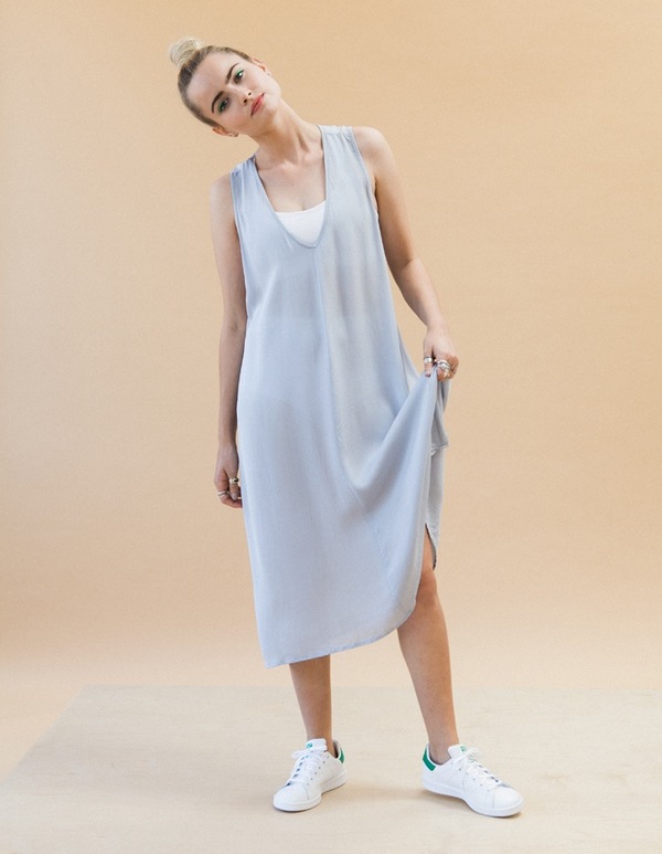 ALI GOLDEN V-NECK MIDI DRESS - BLUE ALI GOLDEN V-NECK MIDI DRESS - BLUE