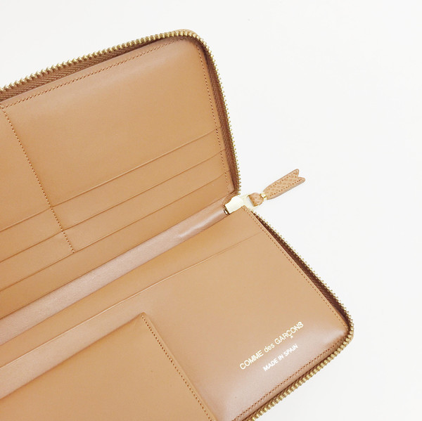 Comme des Garcons - Luxury Group Beige Long Wallet Comme des Garcons - Luxury Group Beige Long Wallet