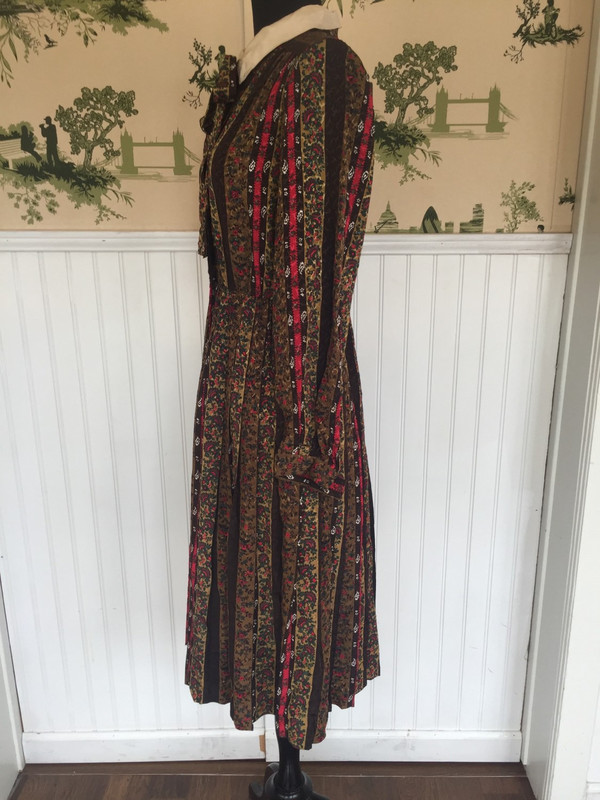 Floral paisley 80's japanese pleated vintage dress size medium Floral paisley 80's japanese pleated vintage dress size medium