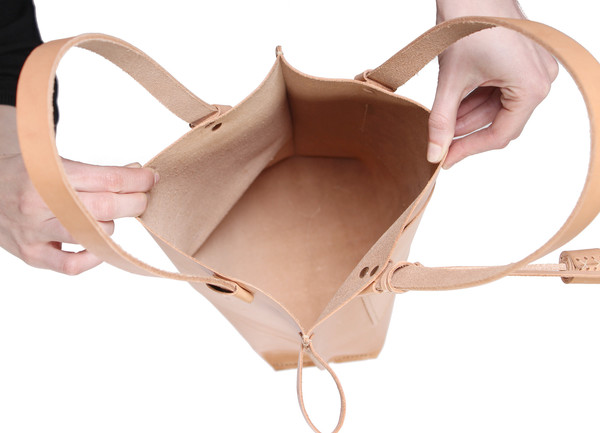 Standard Tote in Veg Tan** Standard Tote in Veg Tan**