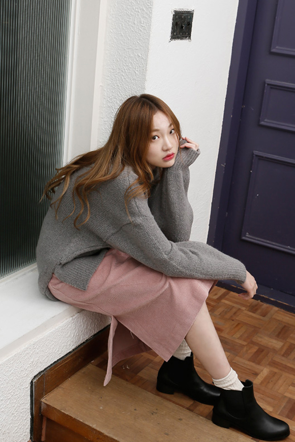 AMONG by ROCKET X LUNCH Round Oversized Knit- Grey AMONG by ROCKET X LUNCH Round Oversized Knit- Grey