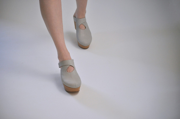 The Palatines Lemma Cross Clog - beige/tan leather The Palatines Lemma Cross Clog - beige/tan leather