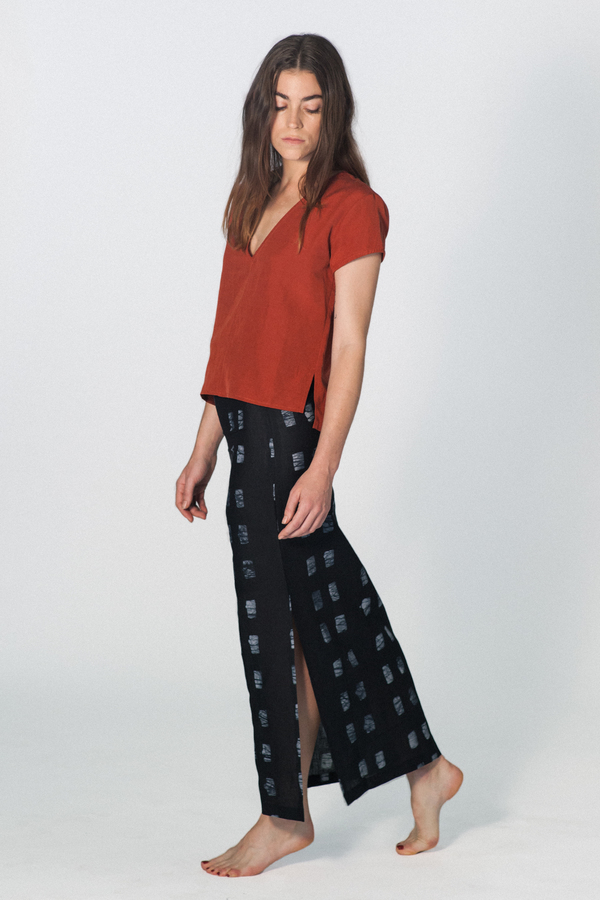 ALI GOLDEN V NECK TOP - RUST ALI GOLDEN V NECK TOP - RUST