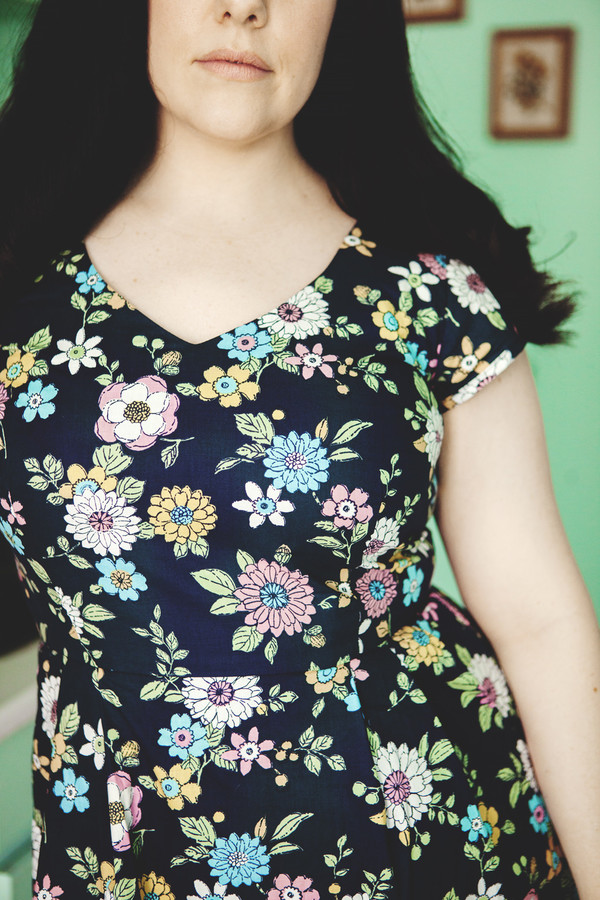Birds of North America Gander Dress (Navy Floral) Birds of North America Gander Dress (Navy Floral)