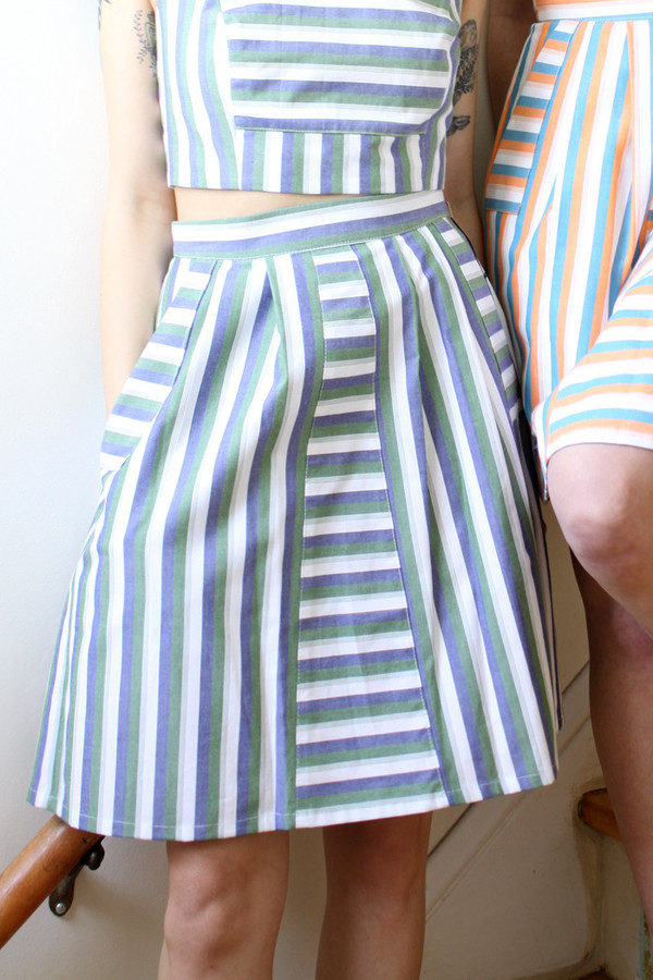 Birds of North America Grackle Skirt (Blue/Green) Birds of North America Grackle Skirt (Blue/Green)