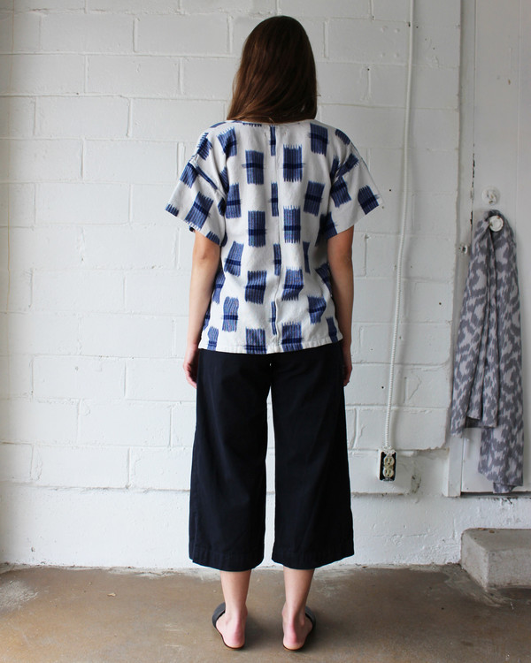 esby KARA KIMONO TOP - NAVY SQUARE IKAT esby KARA KIMONO TOP - NAVY SQUARE IKAT