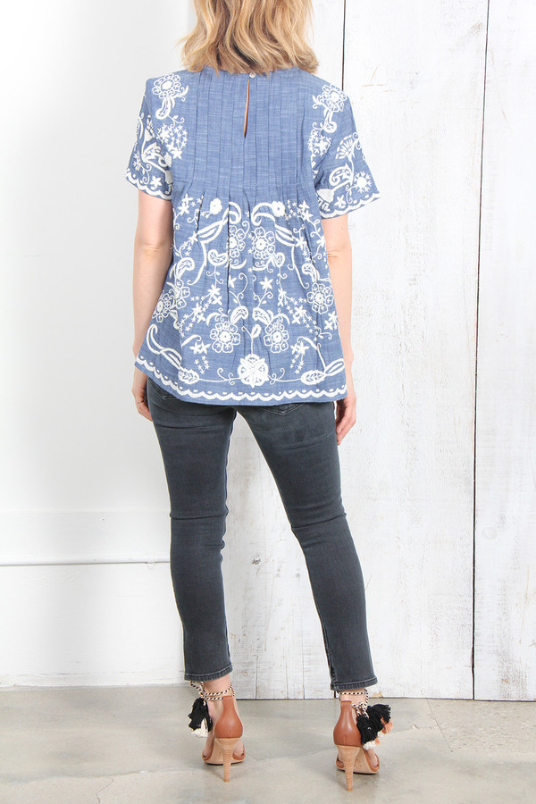 SEA CHAMBRAY HAND-STITCHED PINTUCK TEE SEA CHAMBRAY HAND-STITCHED PINTUCK TEE