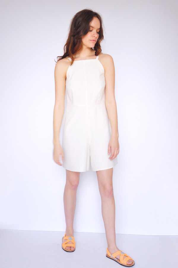 Dusen Dusen Ivory Flare Shorts Romper Dusen Dusen Ivory Flare Shorts Romper