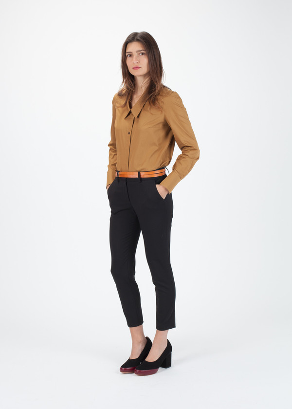 Amelia Toro Stretch Fitted Pant in Black Amelia Toro Stretch Fitted Pant in Black