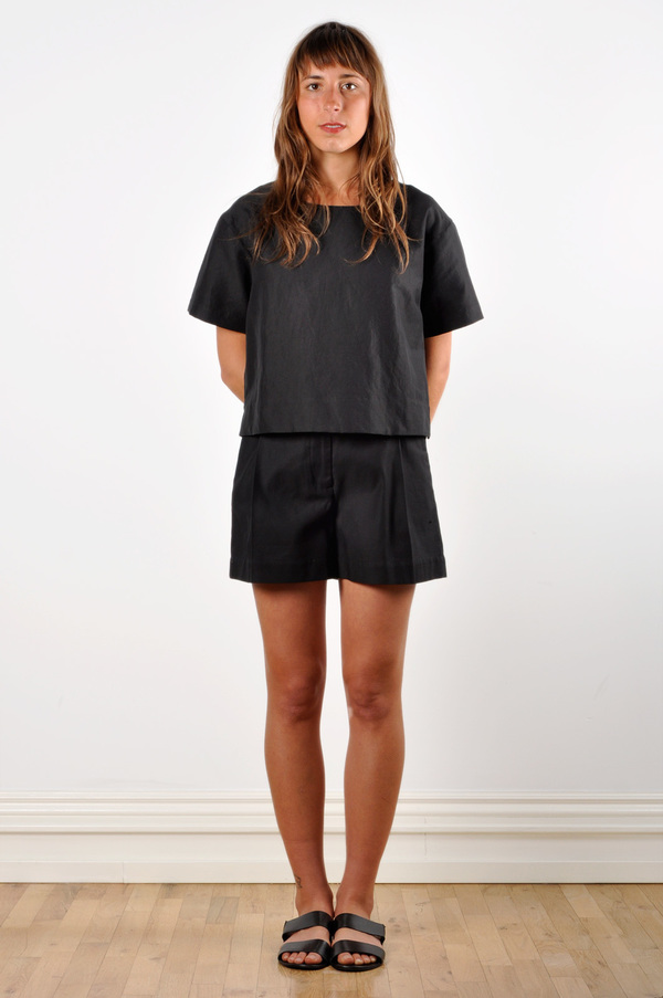Waltz Wide-Leg Pleated Short in Black Cotton Twill Waltz Wide-Leg Pleated Short in Black Cotton Twill