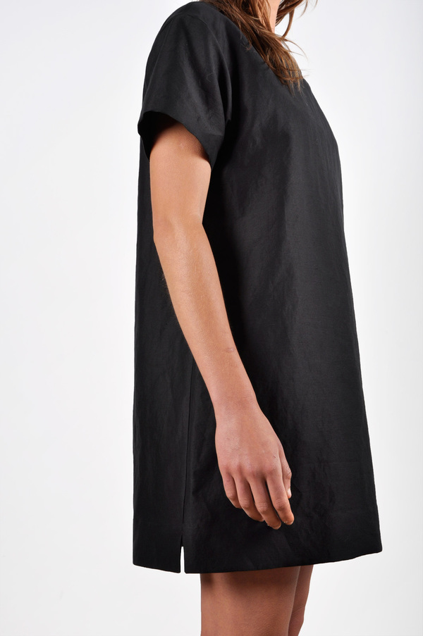 Waltz Drop Shoulder T-shirt Dress in Black Linen/Cotton Twill Waltz Drop Shoulder T-shirt Dress in Black Linen/Cotton Twill
