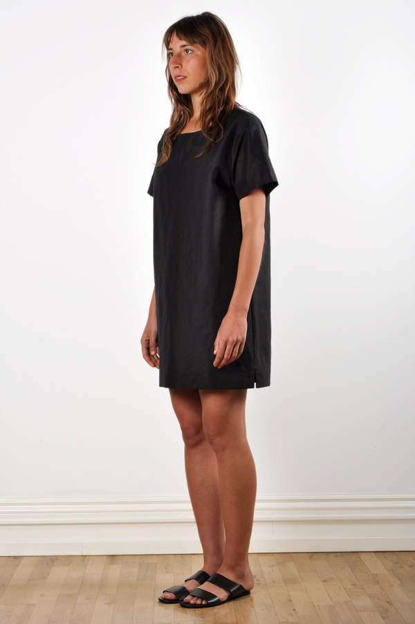 Waltz Drop Shoulder T-shirt Dress in Black Linen/Cotton Twill Waltz Drop Shoulder T-shirt Dress in Black Linen/Cotton Twill
