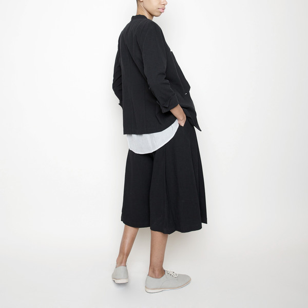 7115 by Szeki Linen Culottes R16- Black 7115 by Szeki Linen Culottes R16- Black