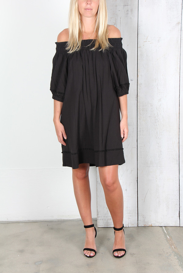 APIECE APART FELINA OFF-THE-SHOULDER DRESS APIECE APART FELINA OFF-THE-SHOULDER DRESS