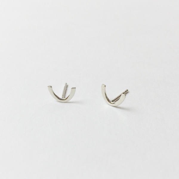 Upper Metal Class Curve Earrings Upper Metal Class Curve Earrings