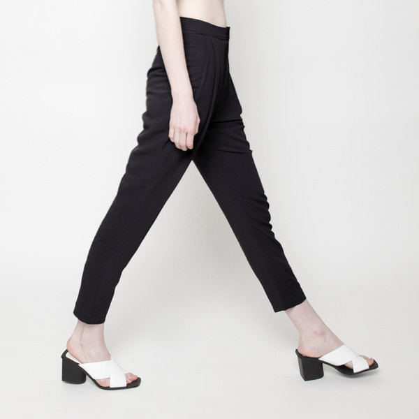 7115 by Szeki Signature Linen Gathered Trouser - Black 7115 by Szeki Signature Linen Gathered Trouser - Black