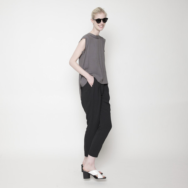 7115 by Szeki Signature Linen Gathered Trouser - Black 7115 by Szeki Signature Linen Gathered Trouser - Black
