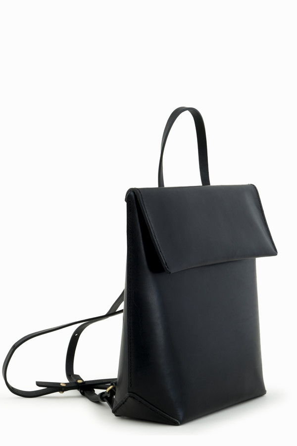 IALA DIEZ OKA BACKPACK BLACK IALA DIEZ OKA BACKPACK BLACK