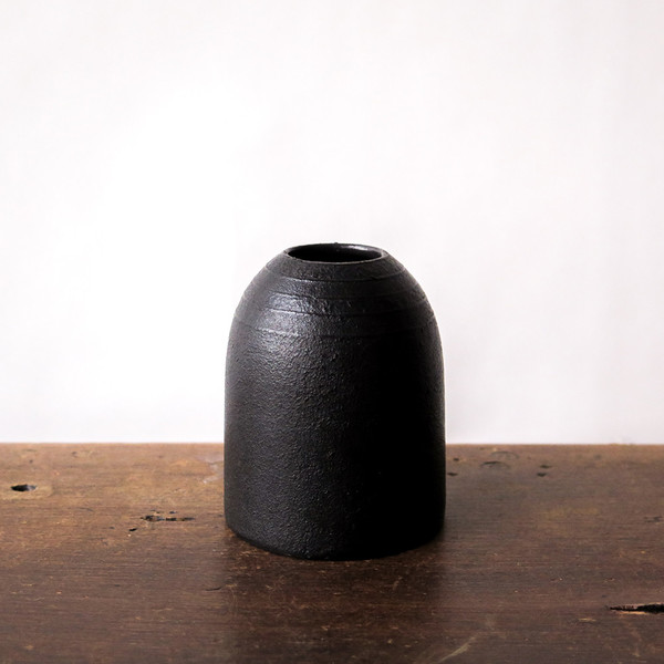Erica Tanov japanese cast iron vase Erica Tanov japanese cast iron vase