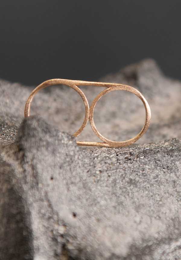 Love Rocks Double Finger Ring Gold Love Rocks Double Finger Ring Gold