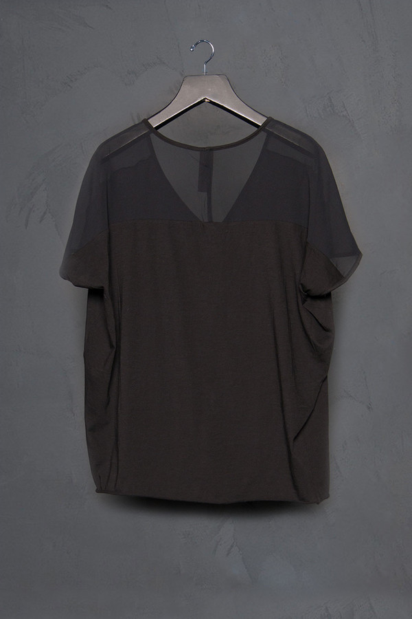 Roque Cropped V Neck Tee Roque Cropped V Neck Tee