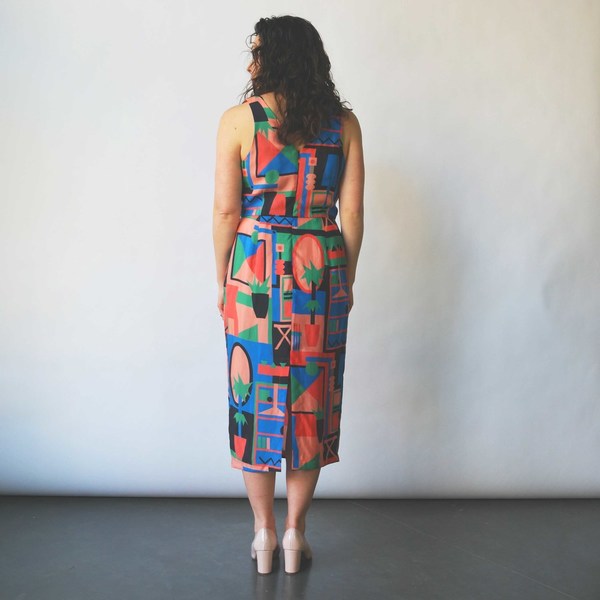 Dusen Dusen V Neck Dress in Living Room Dusen Dusen V Neck Dress in Living Room