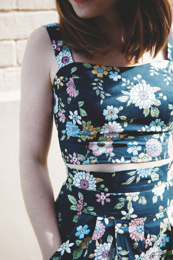 Birds of North America Wren Shorts (Navy Floral) Birds of North America Wren Shorts (Navy Floral)
