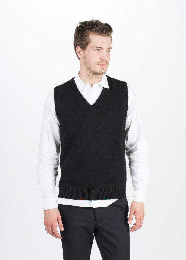 Men's Margaret Howell V-Neck Linen Vest Men's Margaret Howell V-Neck Linen Vest