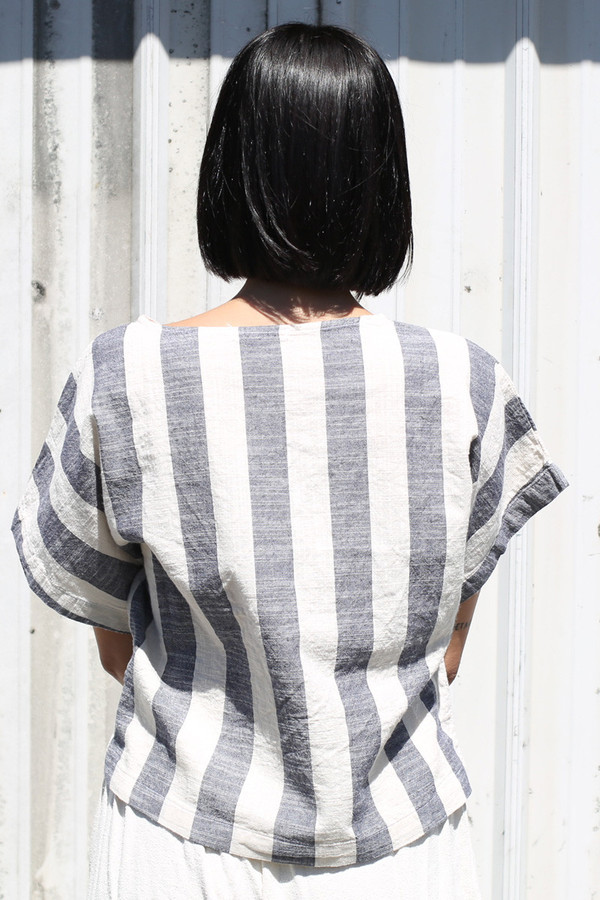 BLACK CRANE LINEN SQUARE TOP BLACK CRANE LINEN SQUARE TOP