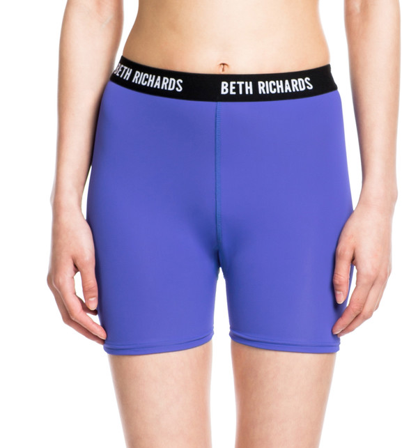 BETH RICHARDS Masi Short - Berry BASIC BIKE OR YOGA SHORT WITH LOGOED ELASTIC BETH RICHARDS Masi Short - Berry BASIC BIKE OR YOGA SHORT WITH LOGOED ELASTIC