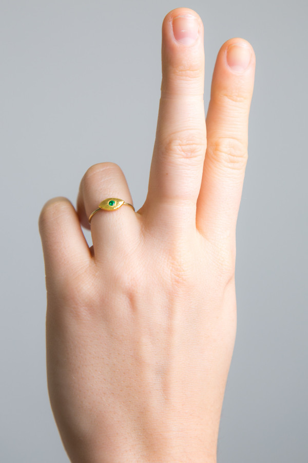 Katrine Kristensen - "Eye" 24K Gold Ring With Emerald Eyes Katrine Kristensen - "Eye" 24K Gold Ring With Emerald Eyes
