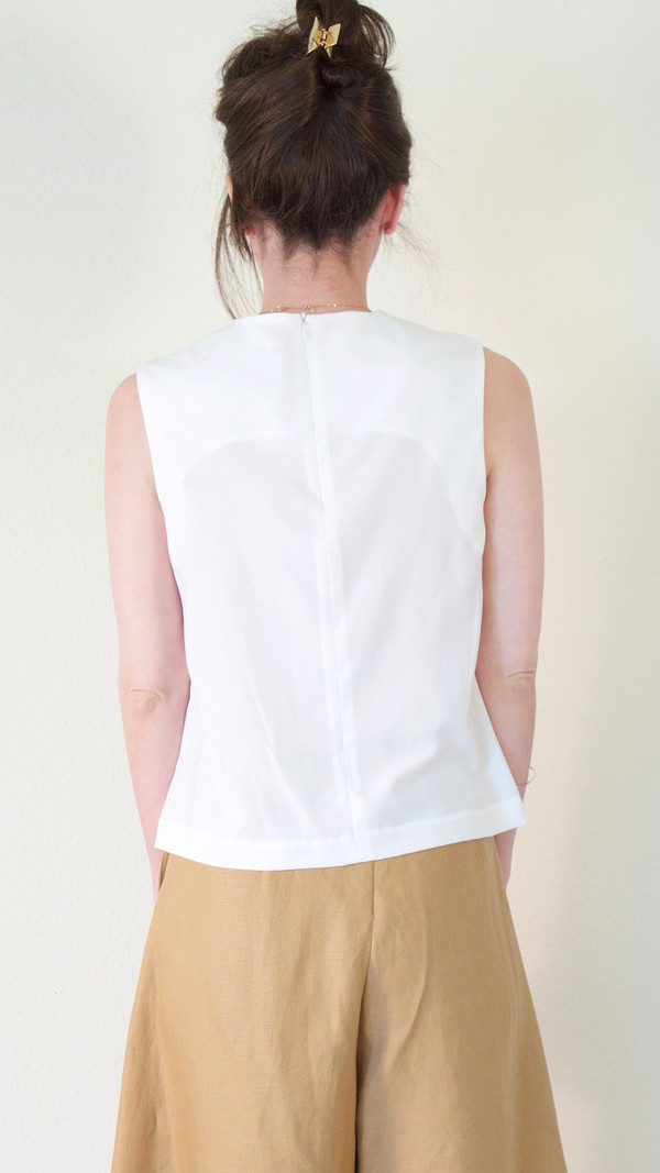Wolcott : Takemoto Kokoro Tank in White Wolcott : Takemoto Kokoro Tank in White
