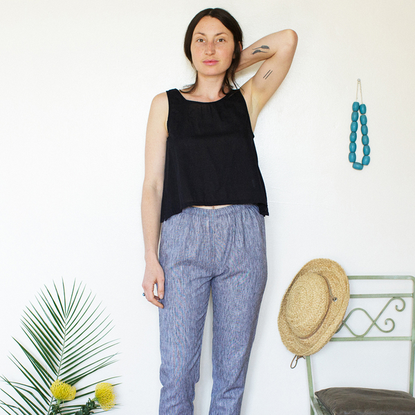 Me & Arrow Basic Short Tank <BR>Lightweight Cotton Black Me & Arrow Basic Short Tank <BR>Lightweight Cotton Black