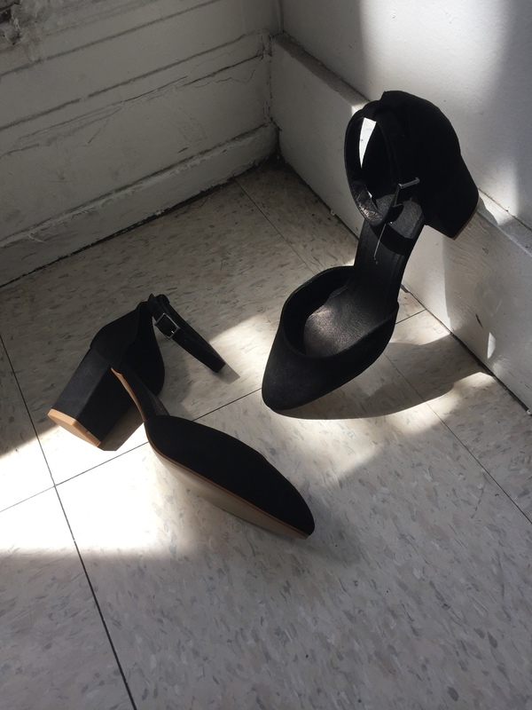Intentionally Blank HAMPER BLACK SUEDE Intentionally Blank HAMPER BLACK SUEDE