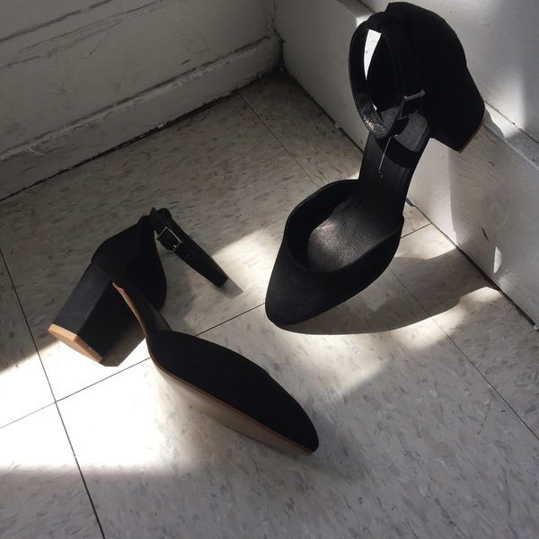 Intentionally Blank HAMPER BLACK SUEDE Intentionally Blank HAMPER BLACK SUEDE