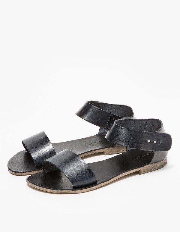 Intentionally Blank FIUME in BLACK Intentionally Blank FIUME in BLACK
