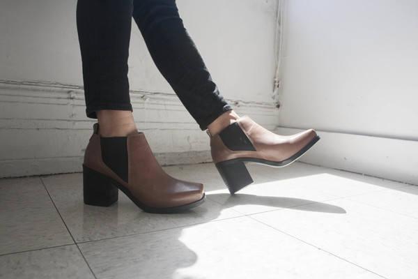Intentionally Blank HARPER in TAUPE LEATHER Intentionally Blank HARPER in TAUPE LEATHER