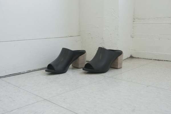 Intentionally Blank FILLY in BLACK LEATHER Intentionally Blank FILLY in BLACK LEATHER