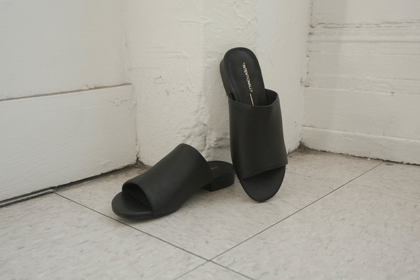 Intentionally Blank DAL in BLACK LEATHER Intentionally Blank DAL in BLACK LEATHER