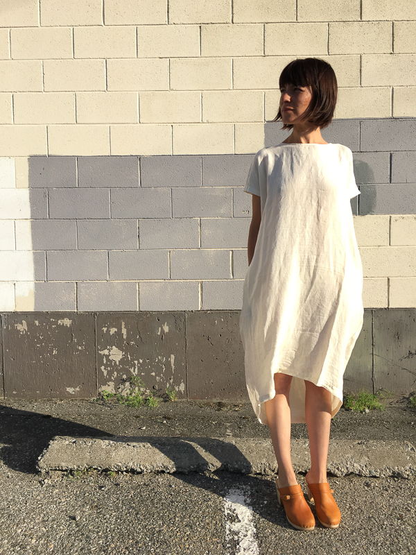 BLACK CRANE pleated cocoon dress BLACK CRANE pleated cocoon dress