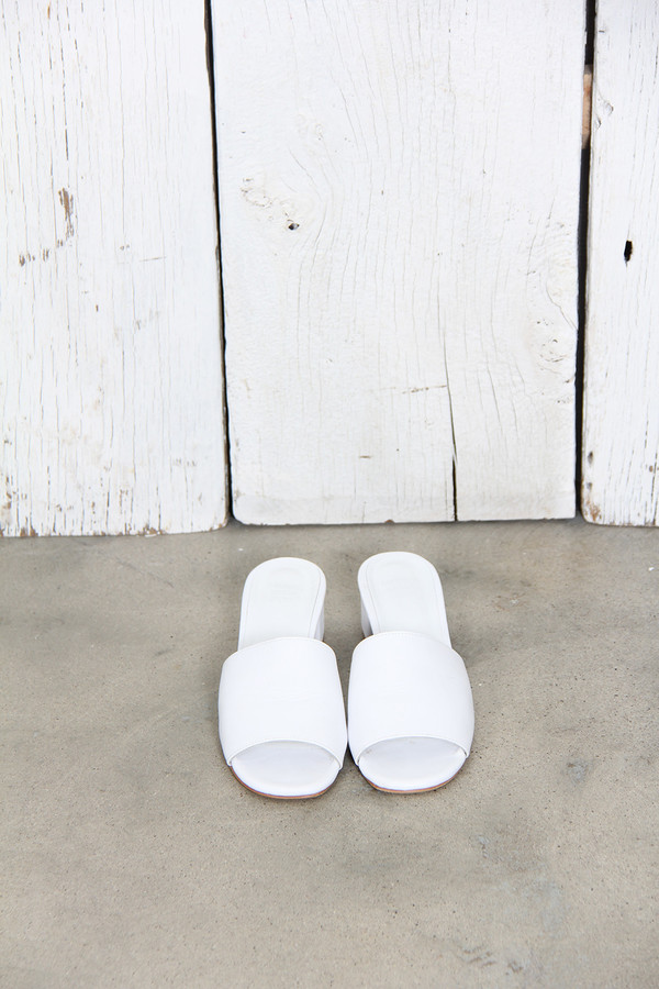 Maryam Nassir Zadeh SOPHIE SLIDES IN WHITE Maryam Nassir Zadeh SOPHIE SLIDES IN WHITE