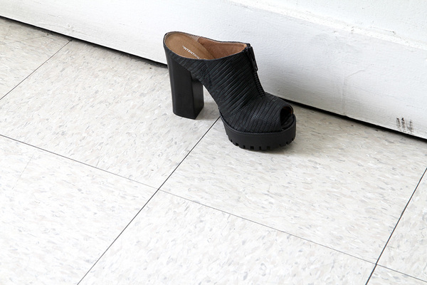 BESTOW in BLACK REPTILE BESTOW in BLACK REPTILE