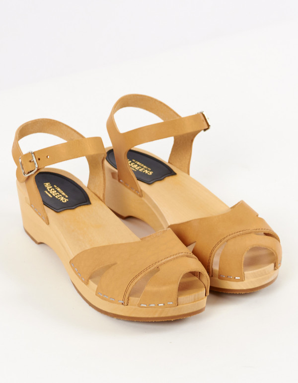 Swedish Hasbeens Suzanne Debutant Clog Nature Swedish Hasbeens Suzanne Debutant Clog Nature