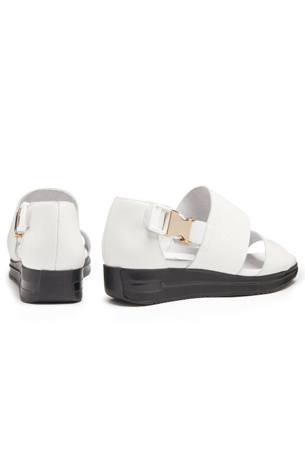 Miista Karen in White Miista Karen in White